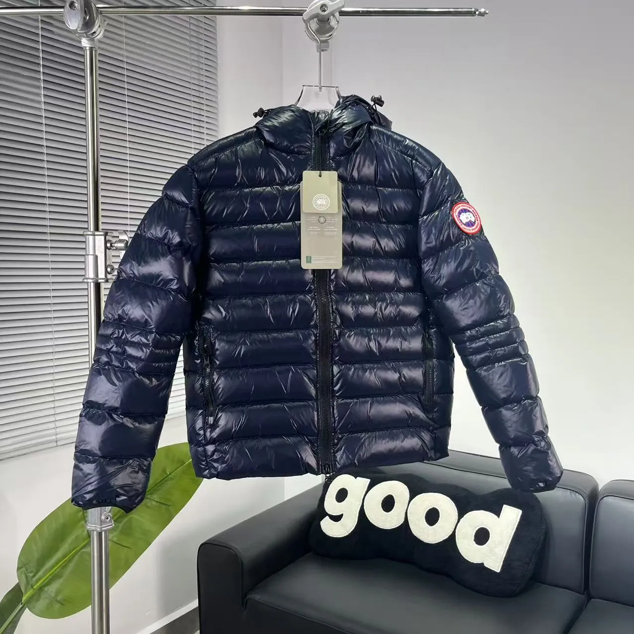 P840 𝑪𝒂𝒏𝒂𝒅𝒂 𝑮𝒐𝒐𝒔𝒆 Canada Goose 2227 Dark Blue Red Label Down Jacket Lightweight Canada Goose Crofton Series Crofton Series Ski Season Logo Solid Color Glossy Hooded Waterproof Windproof Ultra Light Down Jacket Men's Style: Dark Blue Red Label s-xxl